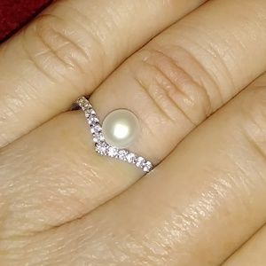 .925 Silver zircon and pearl ring   Size 7   NWT